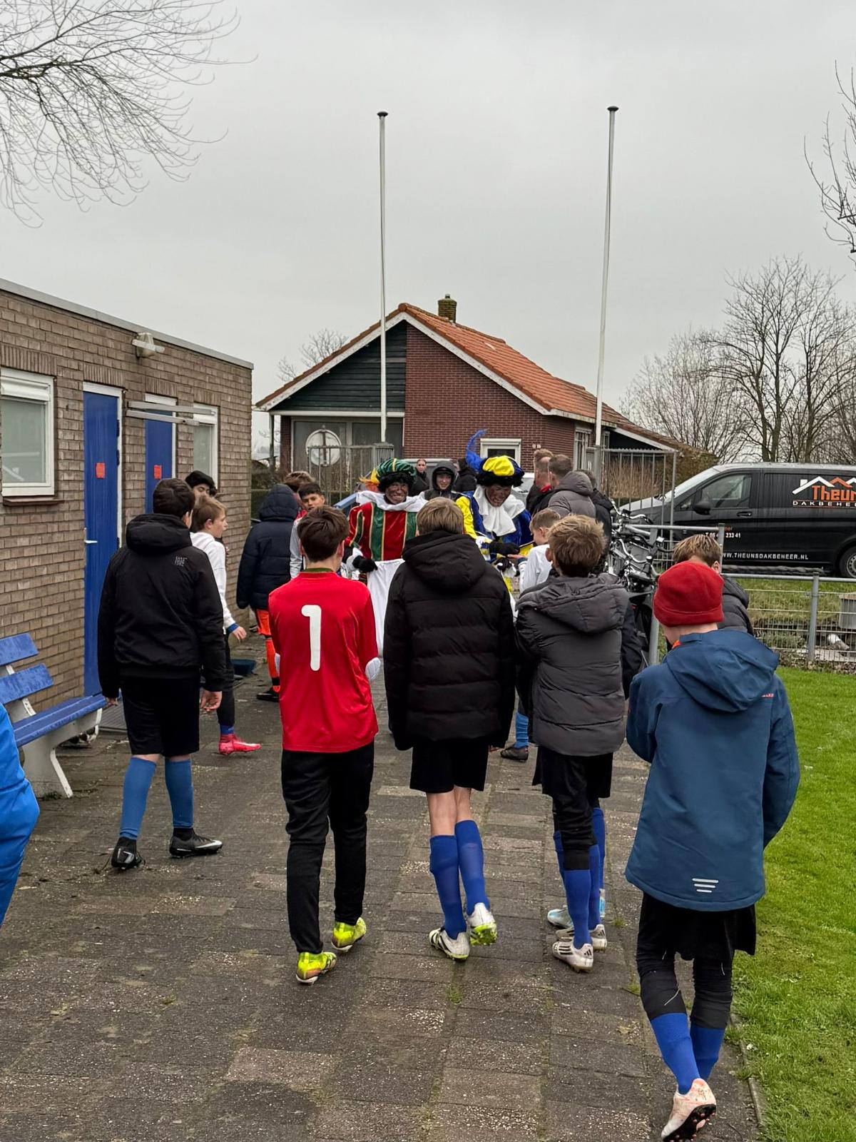 Voetbalpieten komen langs bij VV Jisp